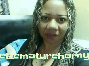 Brunettematurehorny
