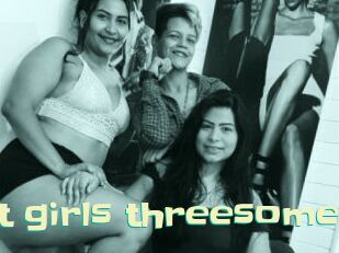 Hot_girls_threesome