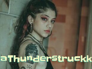 JuliaThunderstruckk