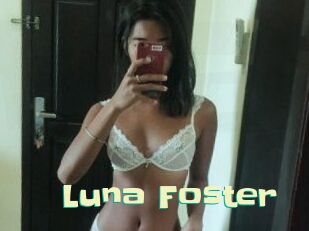 Luna_Foster