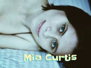 Mia_Curtis