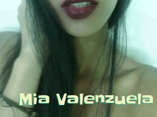 Mia_Valenzuela