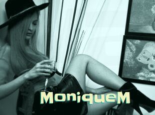 MoniqueM