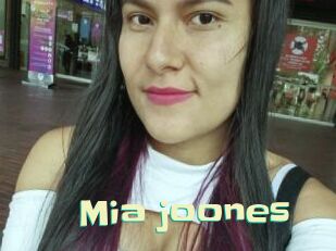 Mia_joones