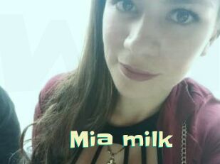 Mia_milk